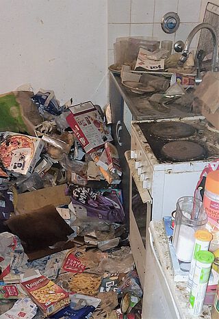 Schabenbekämpfung in einer Messi-Wohnung in Norderstedt Schabenbekämpfung in einer Messi-Wohnung in Norderstedt